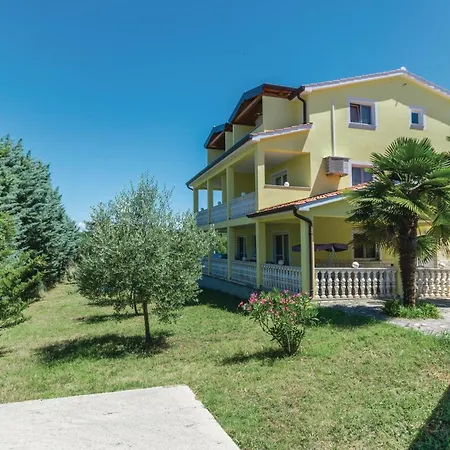 1 Bedroom Stunning Apartment In Porec